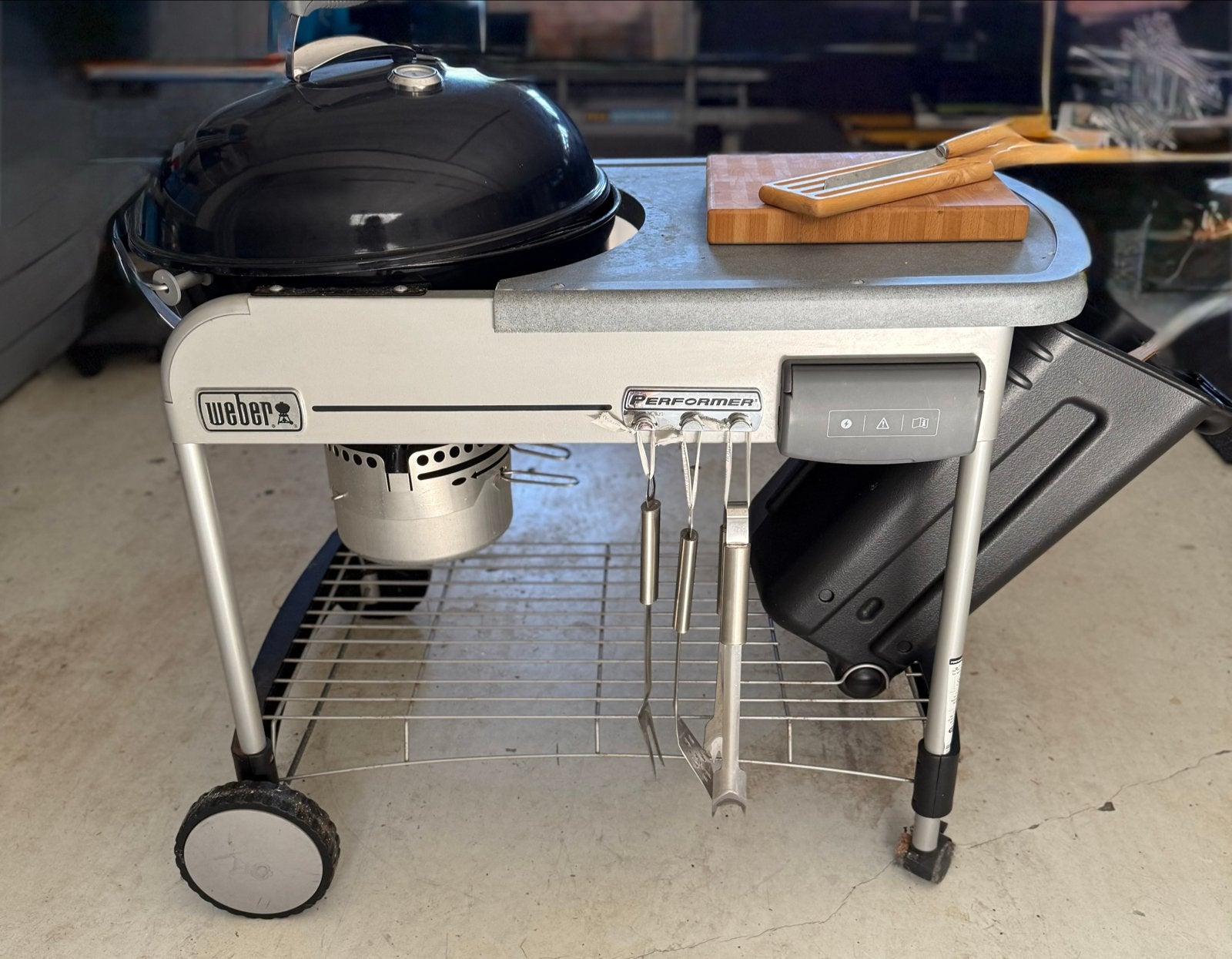 Weber Performer T-B-G Houtskoolbarbecue met Gasontsteking, Ophalen, Zo goed als nieuw