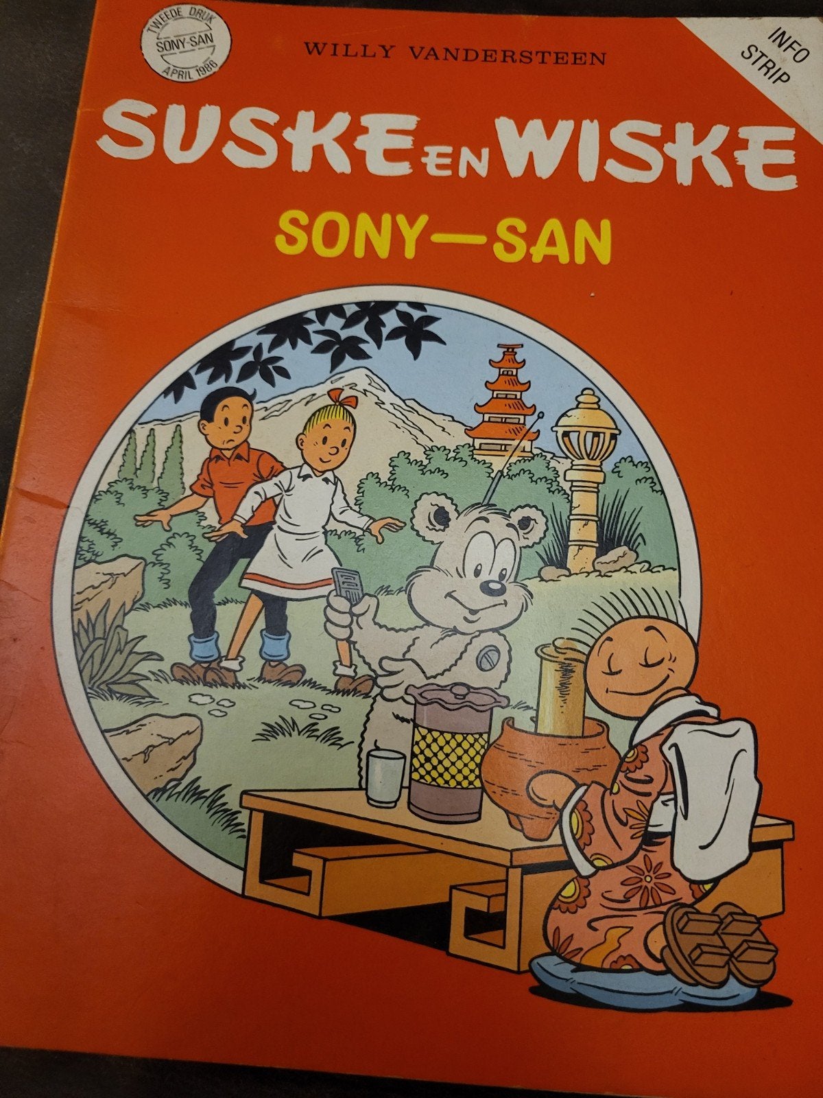 Suske en Wiske - Sony-San & Het Gouden Kuipje ), Boeken, Willy Vandersteen, Ophalen of Verzenden, Zo goed als nieuw, Meerdere stripboeken