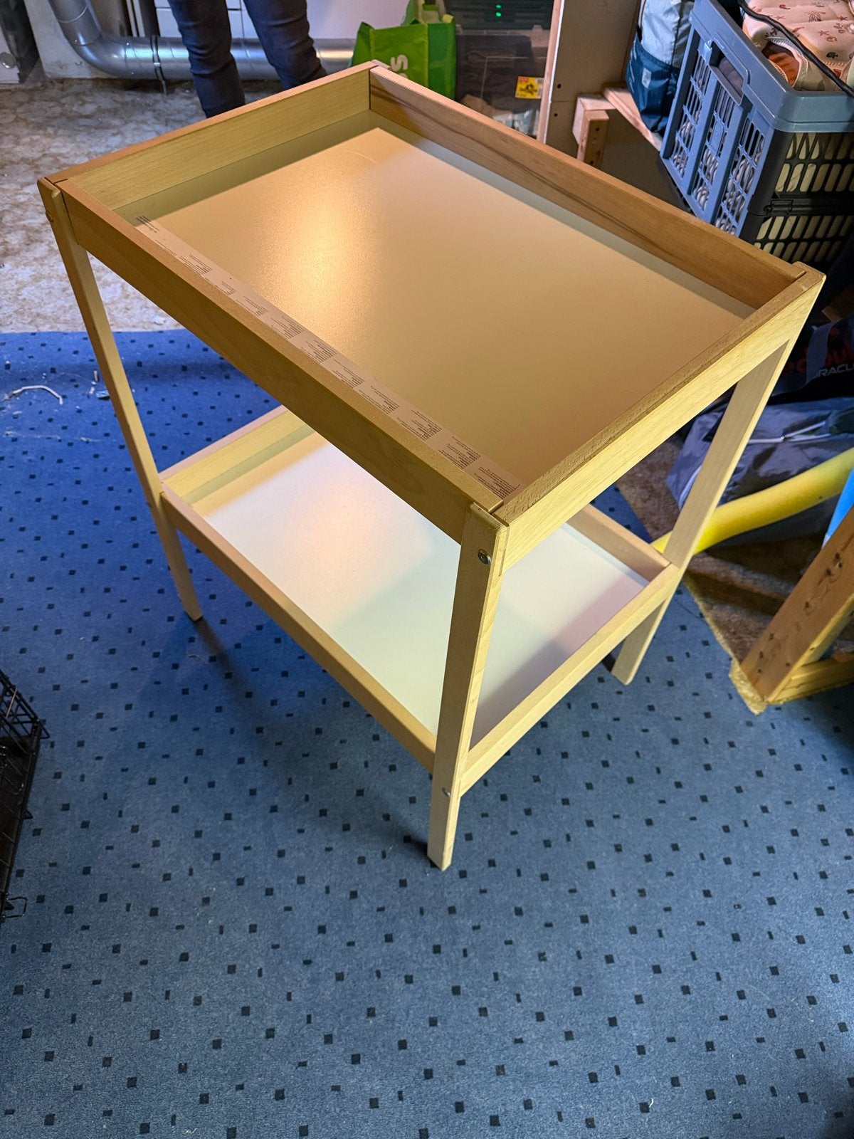 Houten Commode met Opstaande Rand en Opbergplank, Ophalen, 50 tot 70 cm, Zo goed als nieuw, 75 tot 100 cm