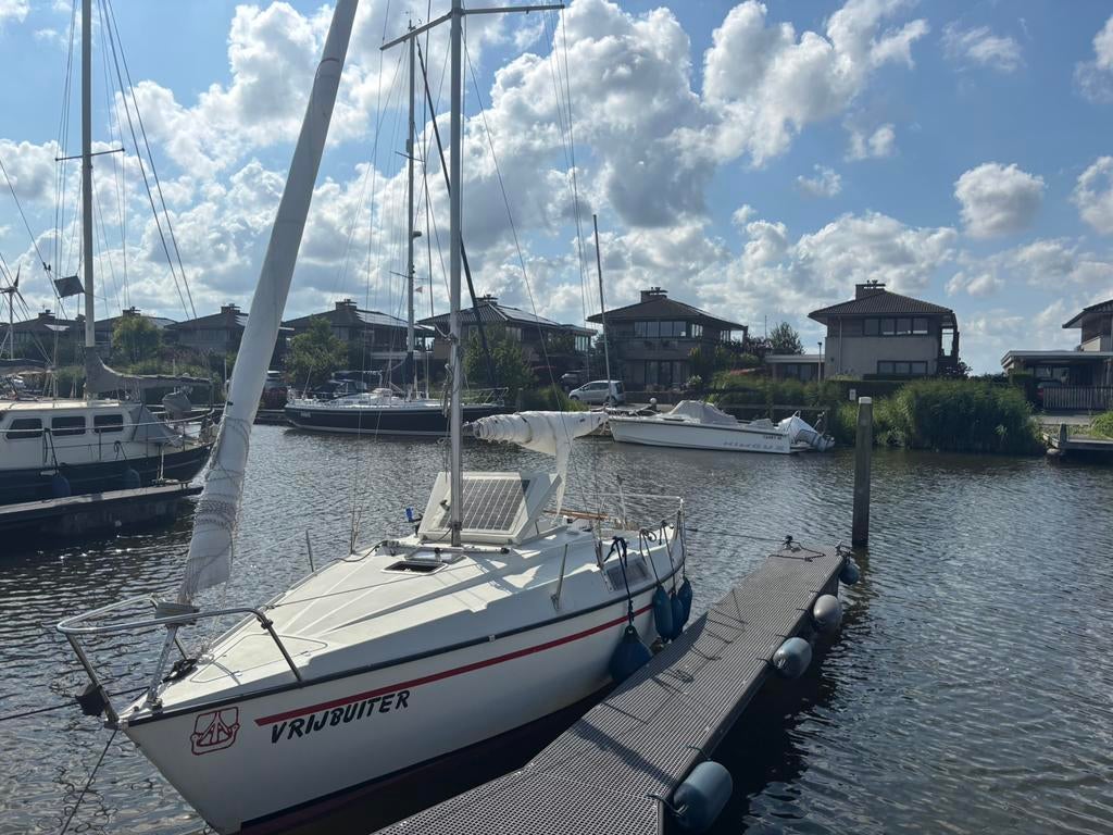 zeilboot 22ft (trailerbaar) inclusief trailer, Watersport en Boten, Ophalen of Verzenden, Zo goed als nieuw, Polyester, Benzine
