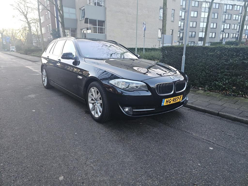 BMW 5-Serie 2.0 528I Touring AUT 2011 Zwart, Auto's, BMW, Particulier, 5-Serie, Benzine, B, Stationwagon, Automaat, Geïmporteerd