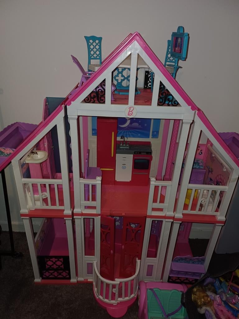 Barbie Poppenhuis met Accessoires & Barbies, Ophalen, Gebruikt, Poppenhuis