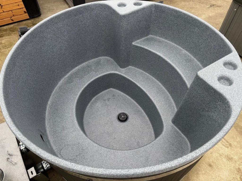 Kirami Family Hottub Set I Houtkachel I 2025 opruiming, Tuin en Terras, Ophalen, Zo goed als nieuw, Info@wellness4fun.nl, Vast