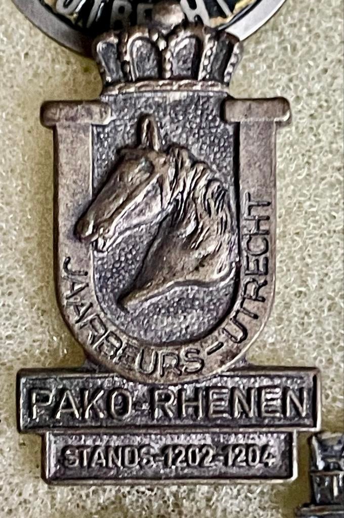 Oud Speldje Pako Rhenen Jaarbeurs Utrecht Paard (D), Ophalen of Verzenden, Gebruikt, Dier of Natuur, Speldje of Pin