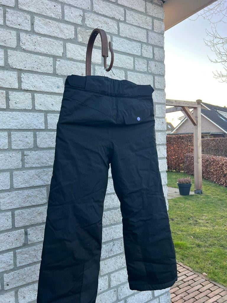 Vrolijke ski jas Brunotti en zwarte ski broek H&M, mt 140, Ophalen of Verzenden, Gebruikt, Kleding, Overige merken