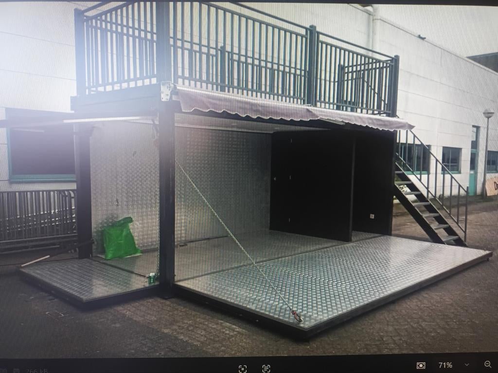 Bar container met dakterras event container tap container, Ophalen