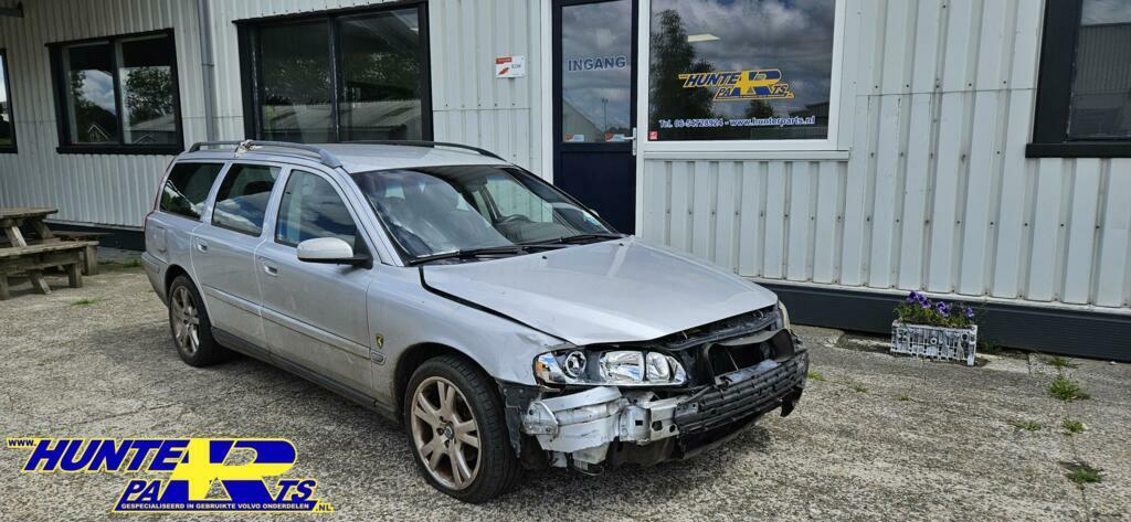 Volvo V70 2.4D Momentum Kleurcode 426, Gebruikt