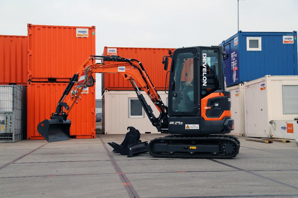 Te huur p/u. Mini graafmachine mini kraan + machinist huren!