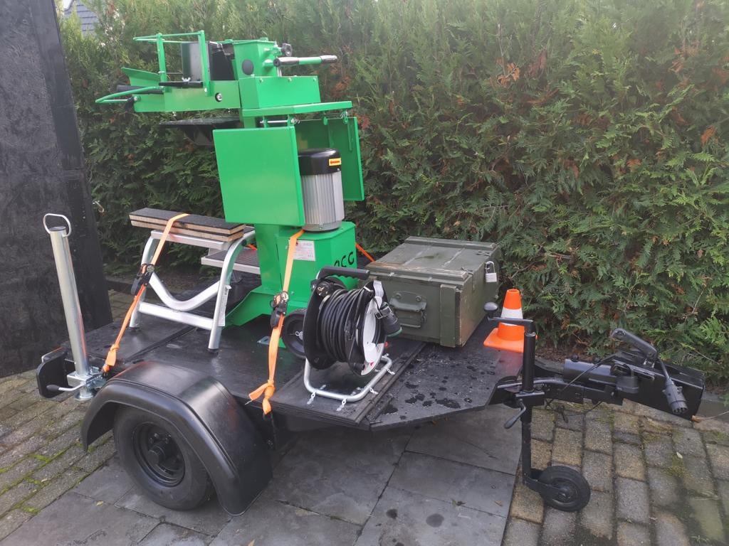 Verhuur sterke Kloofmachine + Verkoop Aanmaakhout