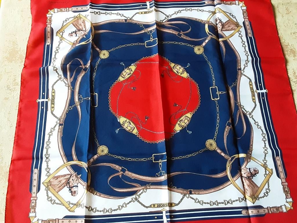 Vintage damessjaals 1 met stijgbeugels en 1 met klokken e,a, Ophalen of Verzenden, Nieuw, Maat 46/48 (XL) of groter, Sjaal