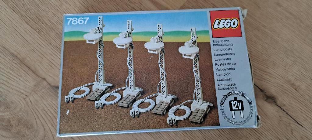 LEGO 7867 4 st. 12v. lichtmasten in doos + instructieboekje, Ophalen of Verzenden, Gebruikt, Complete set, Lego