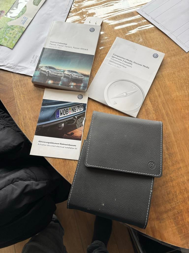 VW Passat 2019 Instructieboekjes + Handleidingen, Auto diversen, Handleidingen en Instructieboekjes, Ophalen of Verzenden