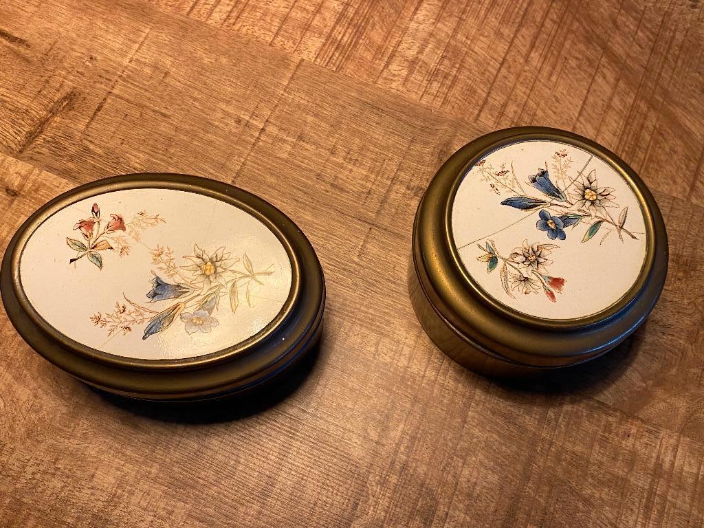 Twee blikken met gentiaan bloemenmotief, Ophalen of Verzenden, Gebruikt, Overige
