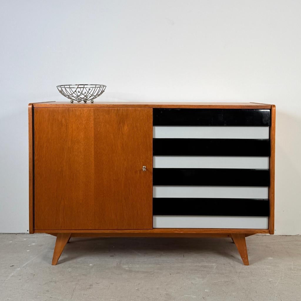 Sideboard U458 by Jiří Jiroutek, zwart met witte lades, Ophalen of Verzenden, Zo goed als nieuw, 25 tot 50 cm, Met deur(en)