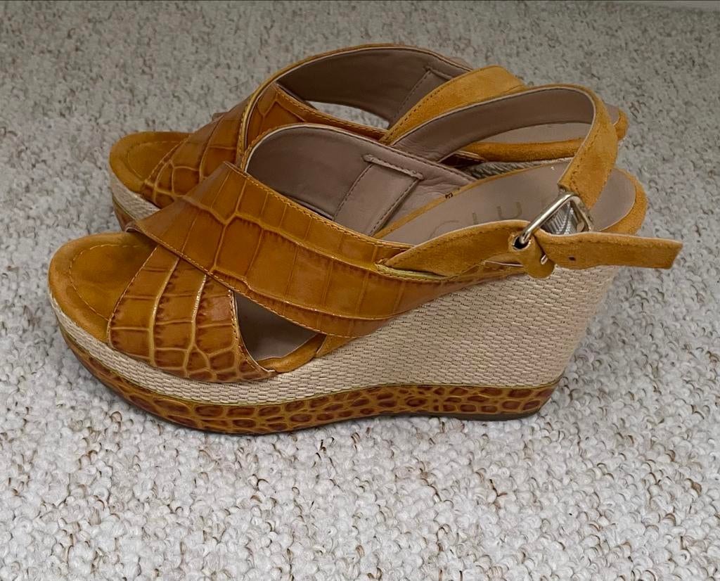 Elegante mosterd geel sleehak sandalen - Unisa mooi/maat 38, Kleding | Dames, Schoenen, Overige kleuren, Zo goed als nieuw, Sandalen of Muiltjes