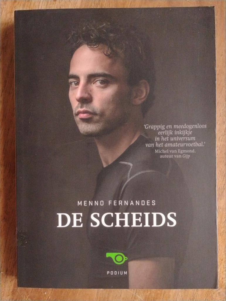 De Scheids - Menno Fernandes, Boeken, Menno Fernandes, Ophalen of Verzenden, Zo goed als nieuw, Balsport