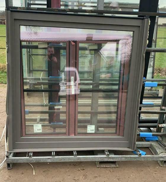 (96) Nieuw kunststof kiep raamkozijn houtnerf incl glas, Doe-het-zelf en Verbouw, Kozijnen en Schuifpuien, Kunststof, Raamkozijn