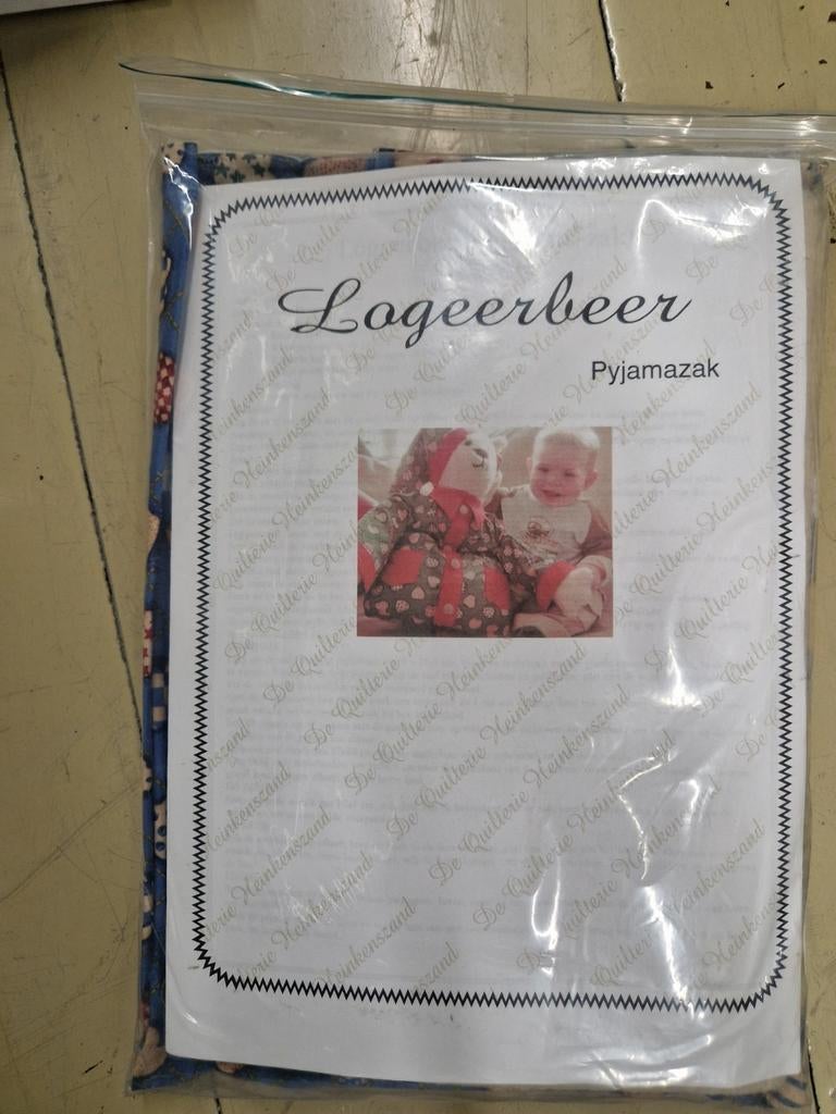 Logeerbeer Pyjamazak - Patroon, Hobby en Vrije tijd, Breien en Haken, Ophalen of Verzenden, Nieuw, Breien of Haken, Patroon of Boek