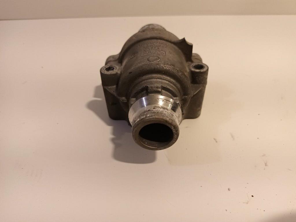 Thermostaathuis Ford Mustang, Onderdelen@venauto.nl, Van der Ven Autorecycling B.V., Gebruikt, Ettenseweg 76, 4706 PB Roosendaal, The Netherlands