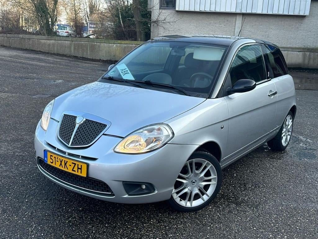 Lancia Ypsilon 1.4 16V 2007 Grijs, Auto's, Lancia, Voorwielaandrijving, 15 km/l, 40 €/maand, Origineel Nederlands