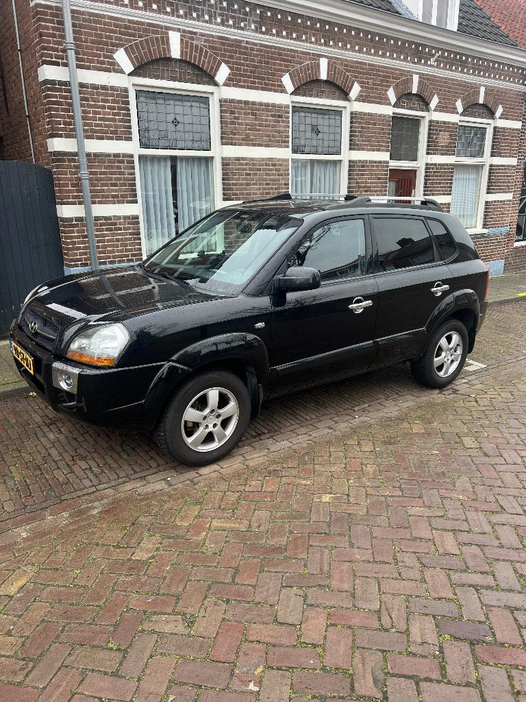 Hyundai Tucson 2.0 I 2WD 2006 Zwart, Auto's, Hyundai, Zwart, 4 cilinders, Zwart, 75 €/maand