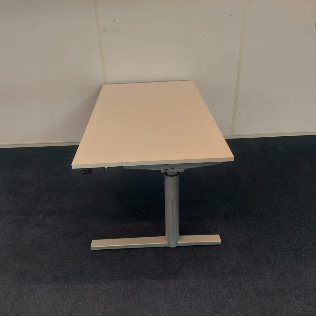 Gispen TM bureau met slinger en kabelgoot 140x80 cm, 88st, Ophalen of Verzenden, In hoogte verstelbaar, Gebruikt
