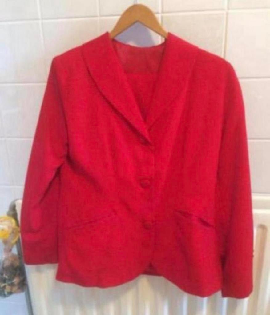 Damespak, Kleding | Dames, Ophalen of Verzenden, Nieuw, Maat 38/40 (M), Rood