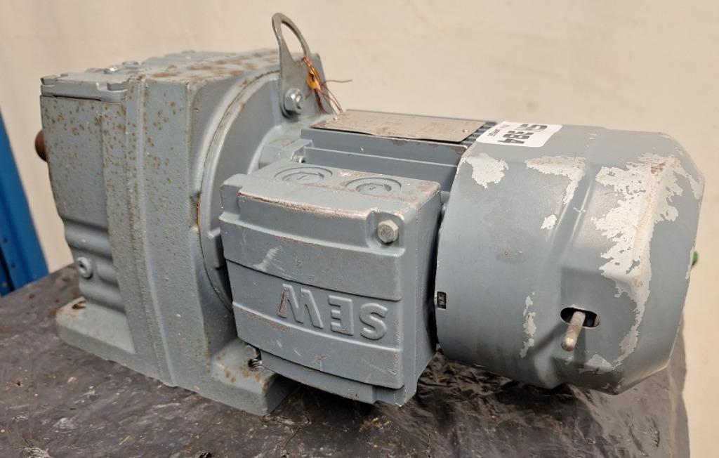 SEW Eurodrive R47 DR63L4/BR/HR met reductie SH384, SEW Eurodrive, Ophalen of Verzenden, Minder dan 1400 rpm, Gebruikt