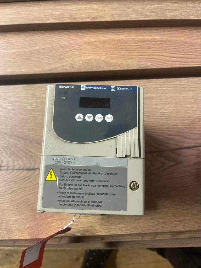 Telemecanique Altivar 28 Frequentieregelaar, Ophalen