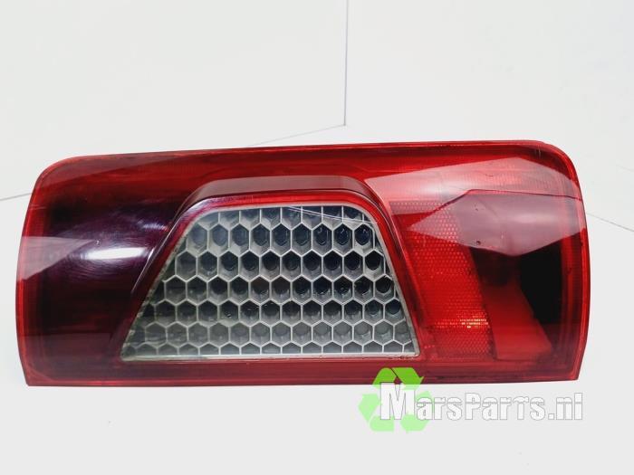 Achterlicht rechts van een Ford Transit Connect