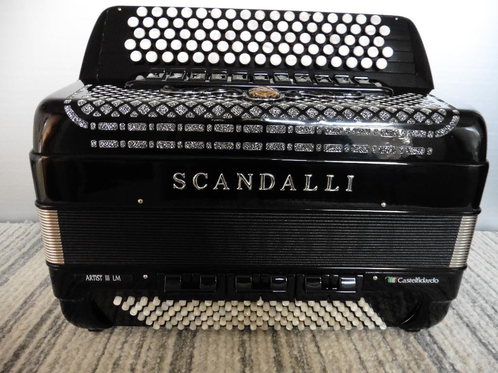 SCANDALLI,  Type   Artist  III LM, Muziek en Instrumenten, Accordeons, Ophalen, Scandalli, 120-bas, Met koffer
