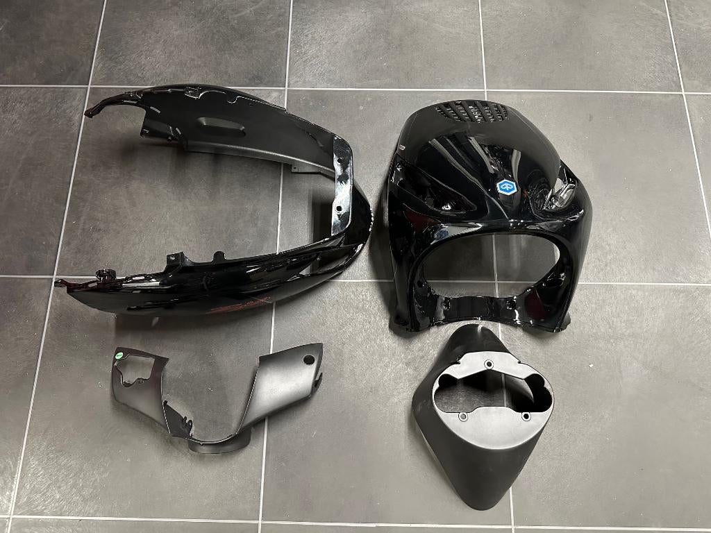 kappenset piaggio zip zwart of wit origineel nieuw, Fietsen en Brommers, Brommeronderdelen | Scooters, Nieuw, Piaggio, Kap, Ophalen of Verzenden