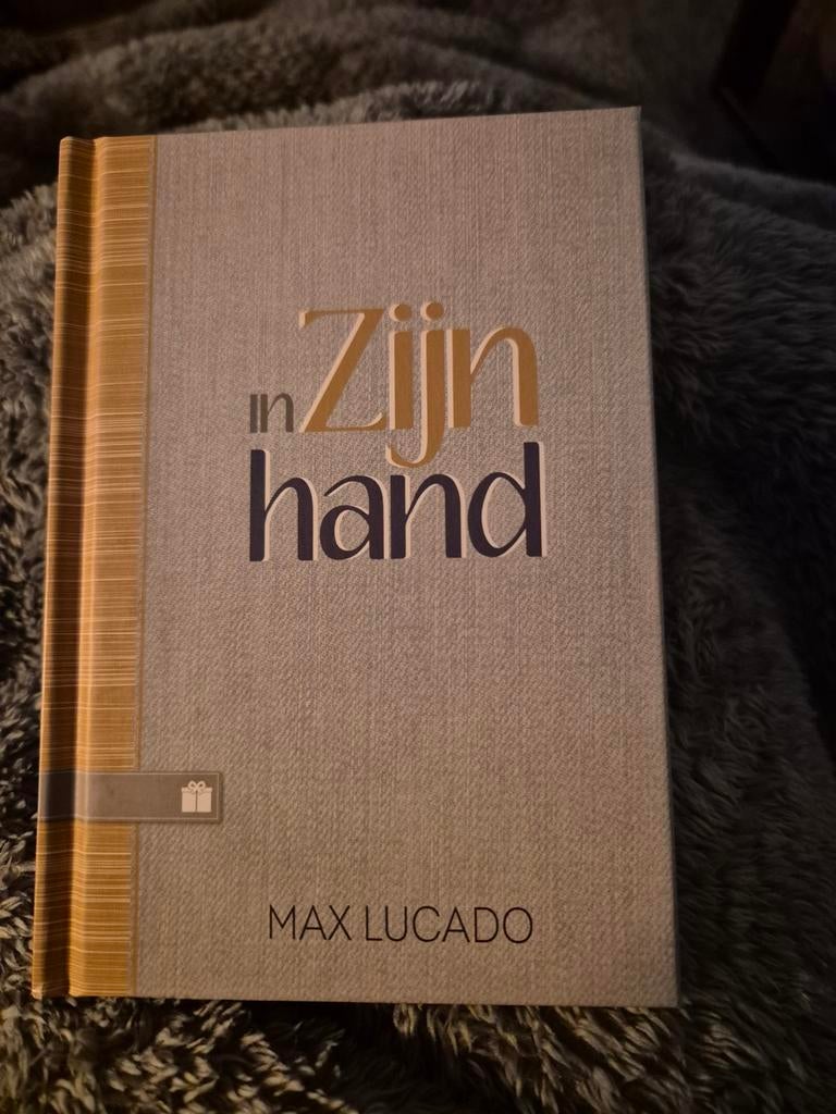 In Zijn Hand - Max Lucado, Boeken, Ophalen of Verzenden, Zo goed als nieuw, Max Lucado, Christendom | Katholiek