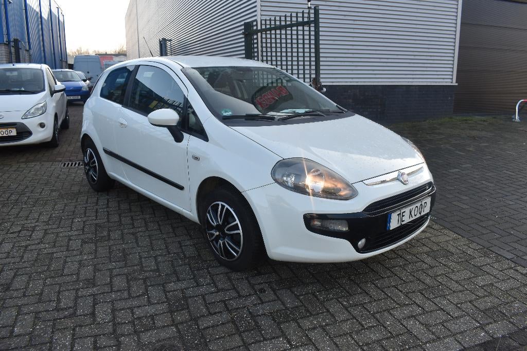 Fiat Punto 1.2 51KW/69PK 3DR Grande 2011 Wit NIEUWE APK, Auto's, Voorwielaandrijving, 40 €/maand, 1242 cc, 4 cilinders