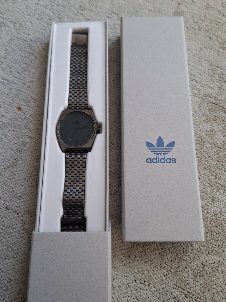 Adidas horloge - Staal - Zo goed als nieuw, Sieraden, Tassen en Uiterlijk, Horloges | Heren, Overige merken, Staal, Staal, Polshorloge