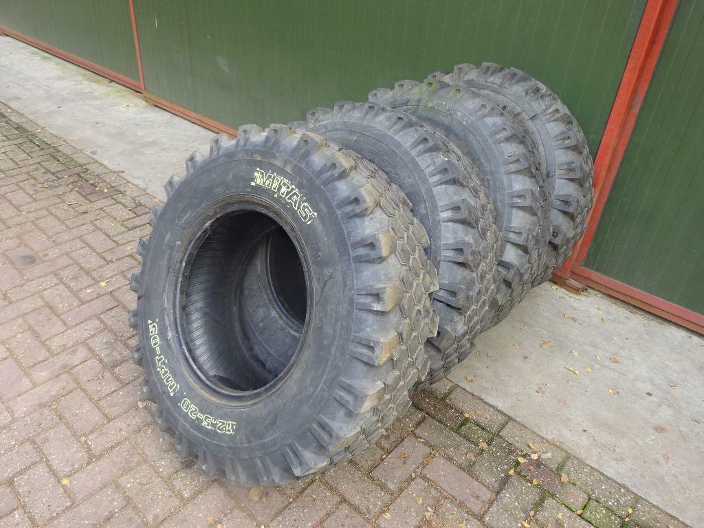 unimog shovel banden diverse maten 405/70r20 20 22,5 en 24", Nieuw, 20 inch, Band(en), Overige