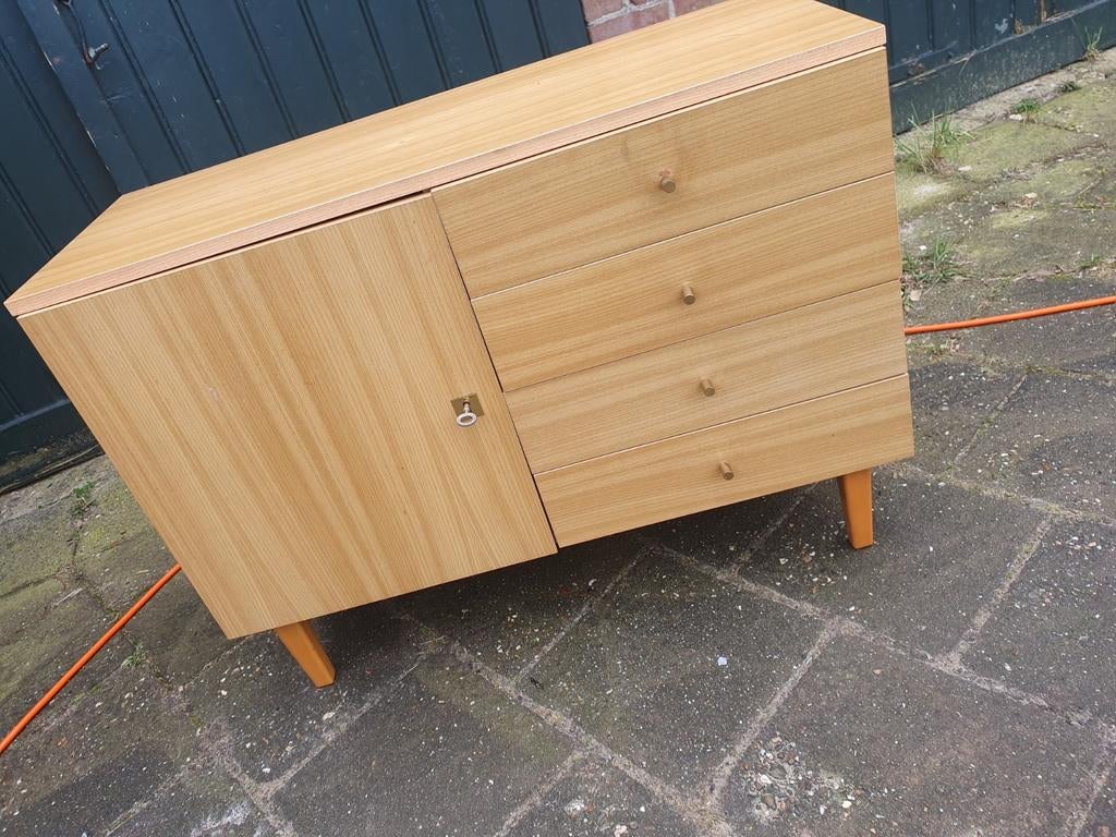 Vintage kastje teak/fineer., Ophalen, Gebruikt, Met deur(en), Sixties
