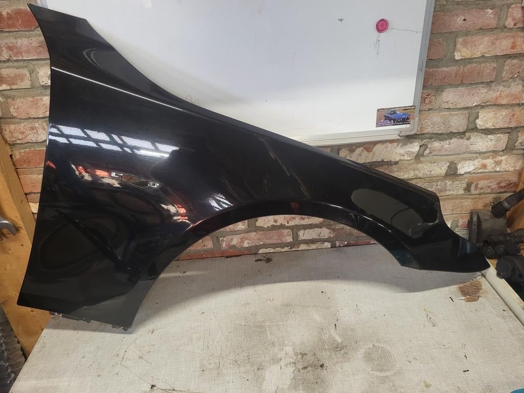 Tekoop bmw e6x spatbord rechts Blacksaffier, Auto-onderdelen, Gebruikt, Bmw, Ophalen of Verzenden, Spatbord