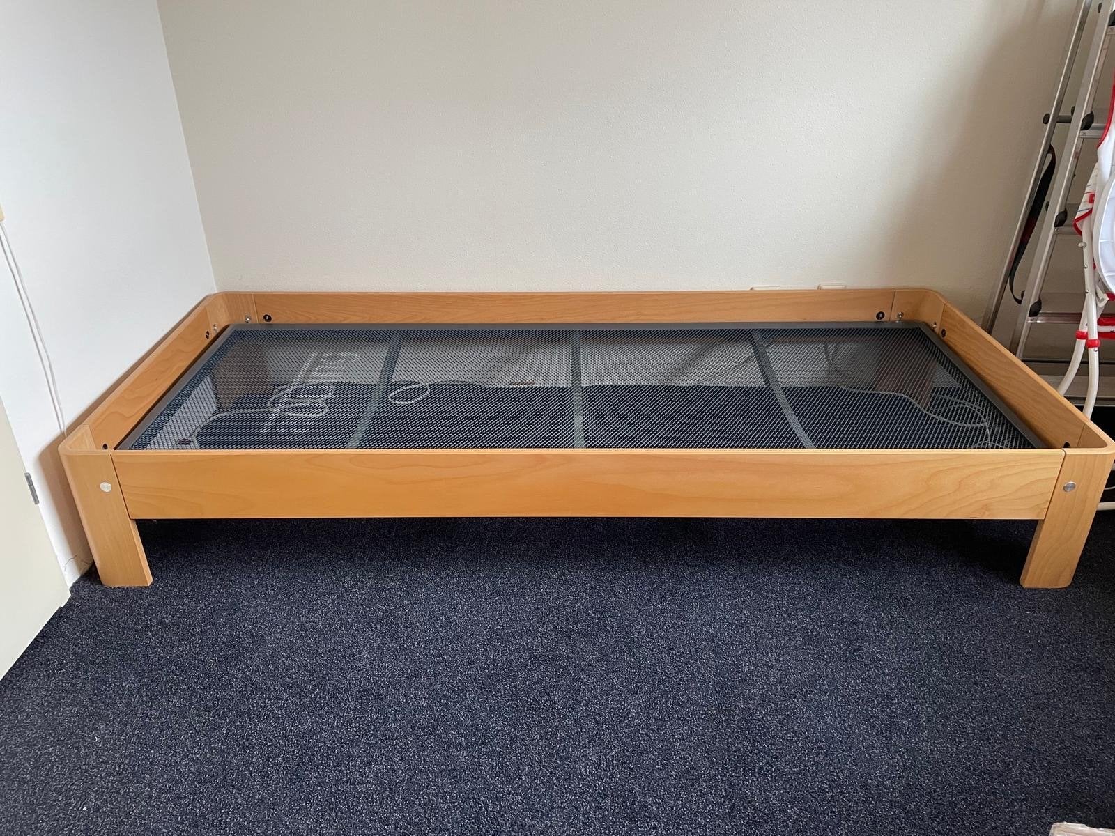 Twee Auping Auronde eenpersoonsbedden met spiraalbodems, Huis en Inrichting, Slaapkamer | Bedden, Ophalen, Gebruikt, 90 cm, Eenpersoons