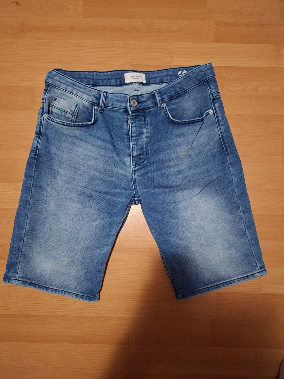 Anti Blue Billie short fit heren mt L, Ophalen of Verzenden, Zo goed als nieuw, Blauw, W32 (confectie 46) of kleiner