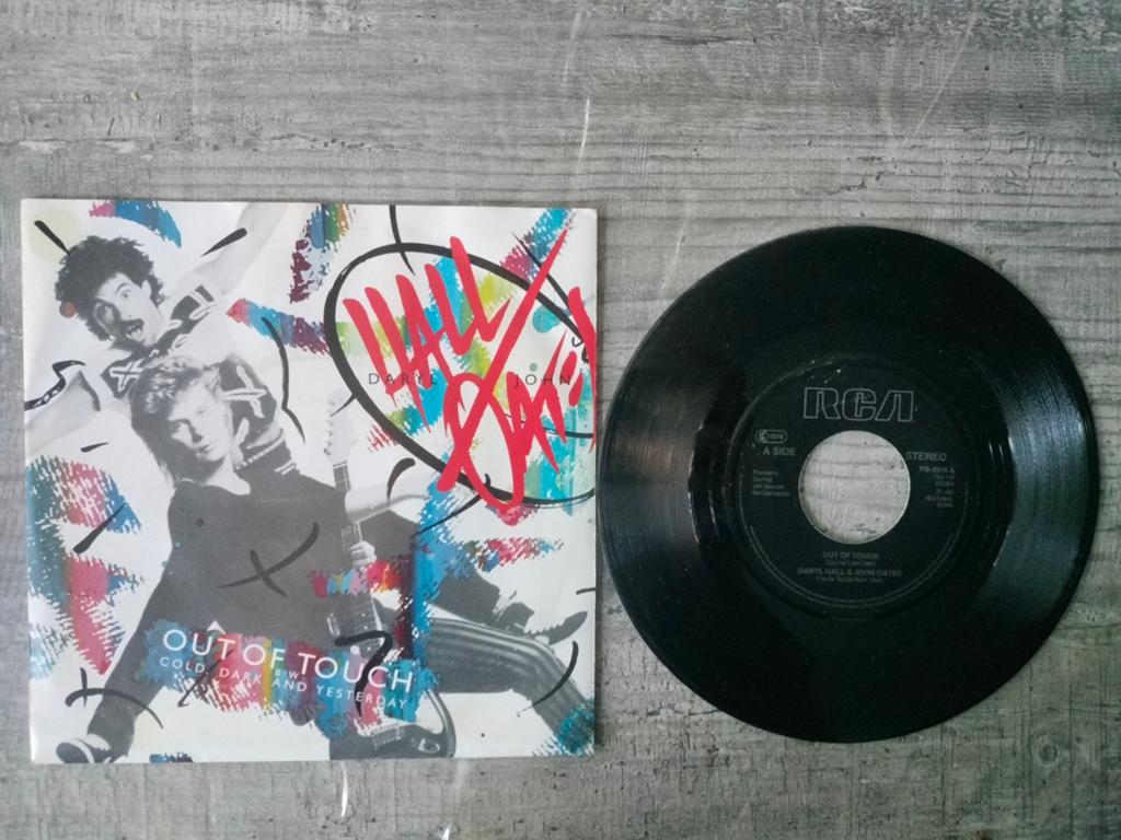 Hall & Oates - Out of touch / Cold, dark and yesterday, Ophalen of Verzenden, Gebruikt, Pop