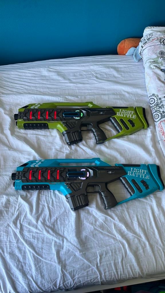 2 lasergame guns, Ophalen of Verzenden, Zo goed als nieuw, Overige maten, Accessoires