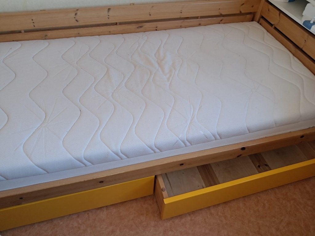 bed (eenpersoons), Ophalen, 90 cm, 210 cm, Zo goed als nieuw
