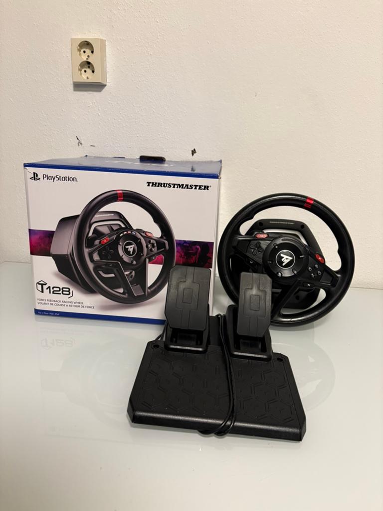 Racestuur + pedalen PS4/PS5/PC, Ophalen of Verzenden, Zo goed als nieuw, Stuur of Pedalen, PlayStation 4