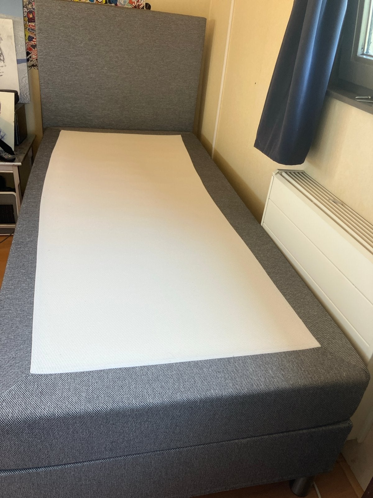 Comfortabel grijs eenpersoons boxspring bed, Huis en Inrichting, Ophalen, Gebruikt, 90 cm, Eenpersoons