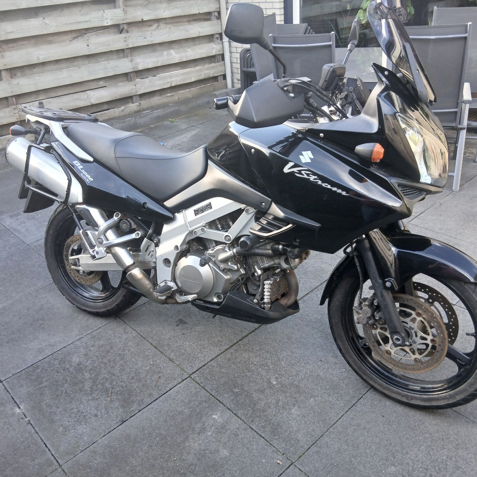 Suzuki V-Strom 1000 DL 2004 met 2 zijkoffers en TomTom, 2 cilinders, Particulier, Toermotor