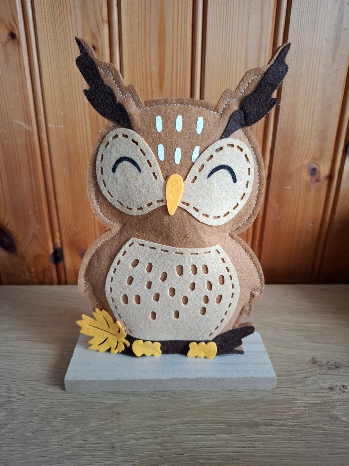 Leuke uil decoratie van vilt op houten voet, Huis en Inrichting, Hout, Nieuw, Ophalen of Verzenden, Landelijk
