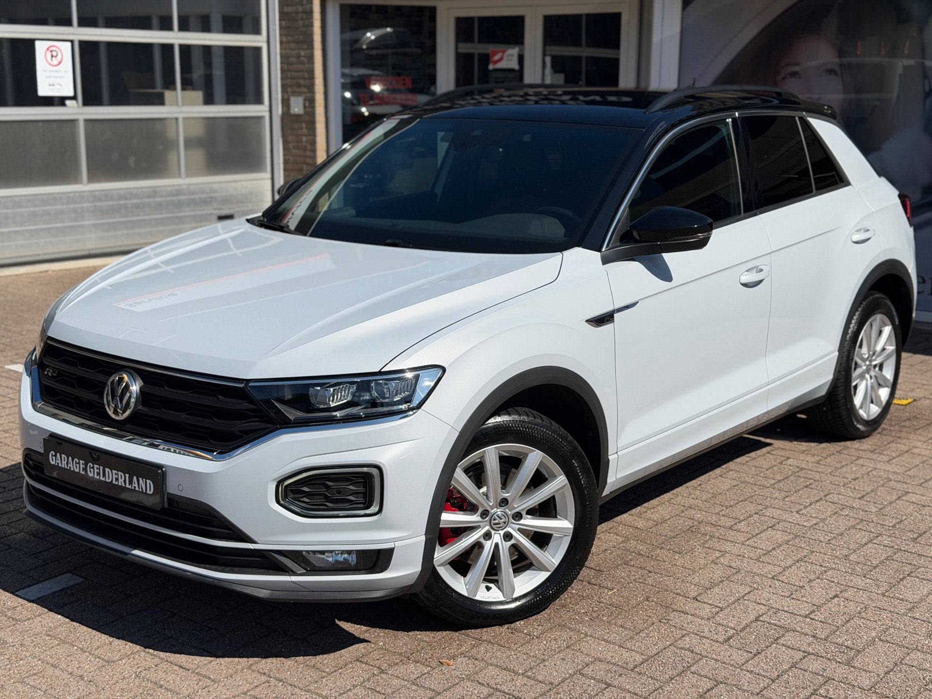Volkswagen T-Roc 2.0 TSI 4Motion R-Line | Bi-Xenon | Full-Le, Auto's, Automaat, Dealer onderhouden, Zwart, 1984 cc