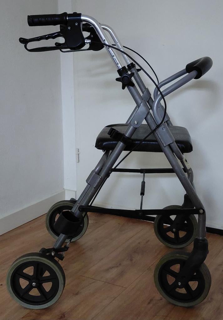 Rollator 'Days'+ Zachte rugsteun + Zitplank ( 7.2 kg ! ), Diversen, Rollators, Ophalen, Opvouwbaar, Gebruikt