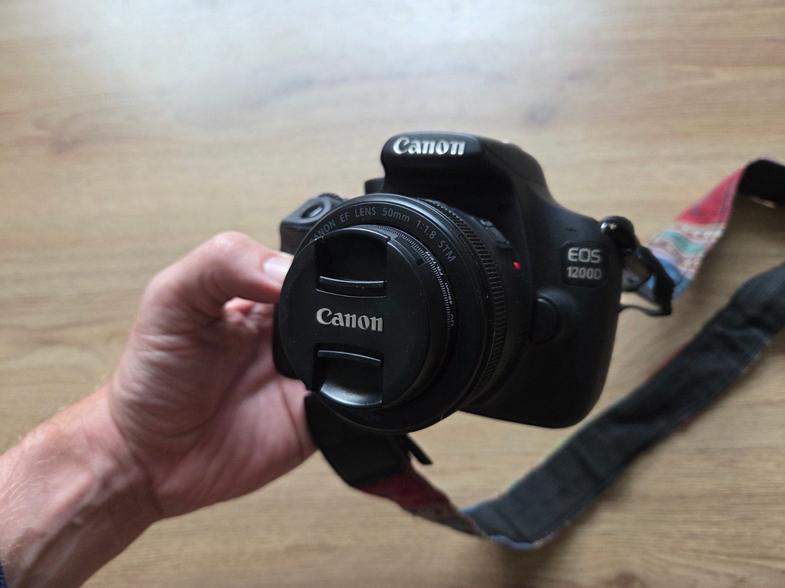 Canon EOS 1200D spiegelreflexcamera met twee lenzen
